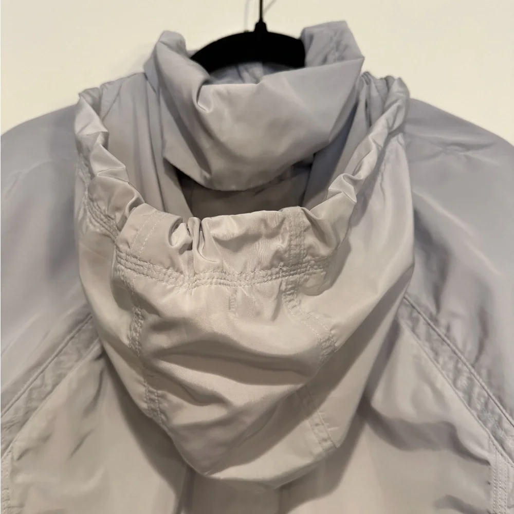 Athleta Solar Wind & Rain Anorak Jacket, Grey/Silver SIZE MT